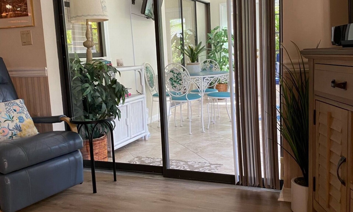 Sarasota House | Location Location! Two Minutes from Siesta Key Beach (#1 Beach in the U.S.)