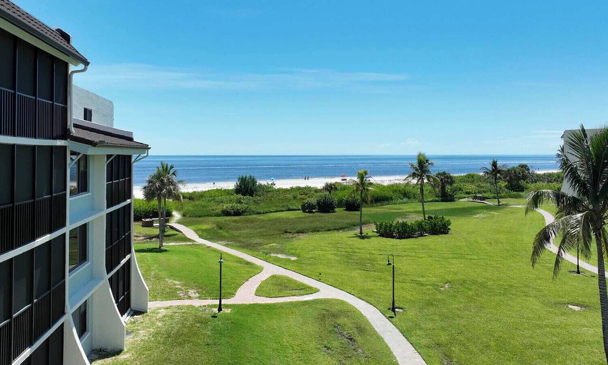Sanibel Condo | Loggerhead Cay 533: Sanibel Island Vacation Rental | Beachfront Condo, Pool,