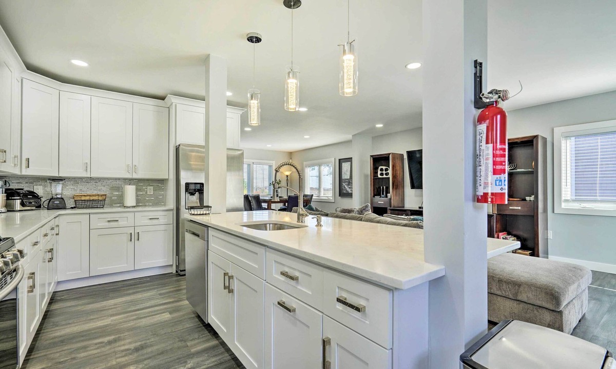 Long Branch Cottage | Long Branch Getaway: Grill, 1 Block to Beach!