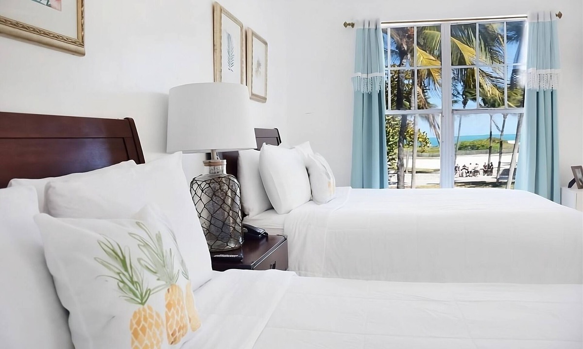 Flamingo/Lummus Hotel | Look No Further! Few Minutes Walk to the Ocean Drive/South Beach!