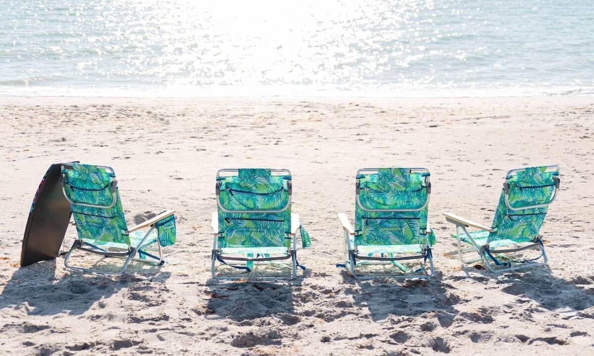 Englewood House | "Lost Loon" Oceanfront Cottage by Roxy Rentals