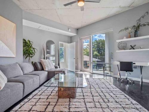 South Eola Apartment | Lovely 2Bdrm 2Bath Thorton Park Condo with secure parking
