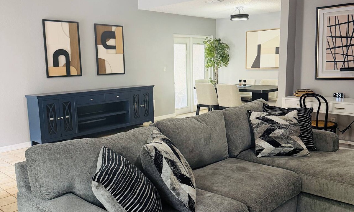 Crystal Lake Condo | Lovely 3-bedroom condo with AC in charming Lakeland