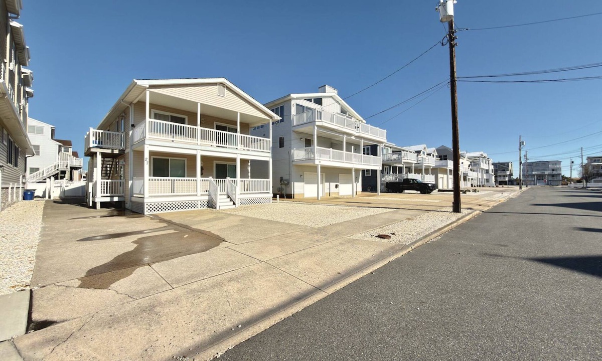 Sea Isle City House | Lovely 4 bedroom, 2 bathroom, 1st floor Rental in the Heart of Sea Isle