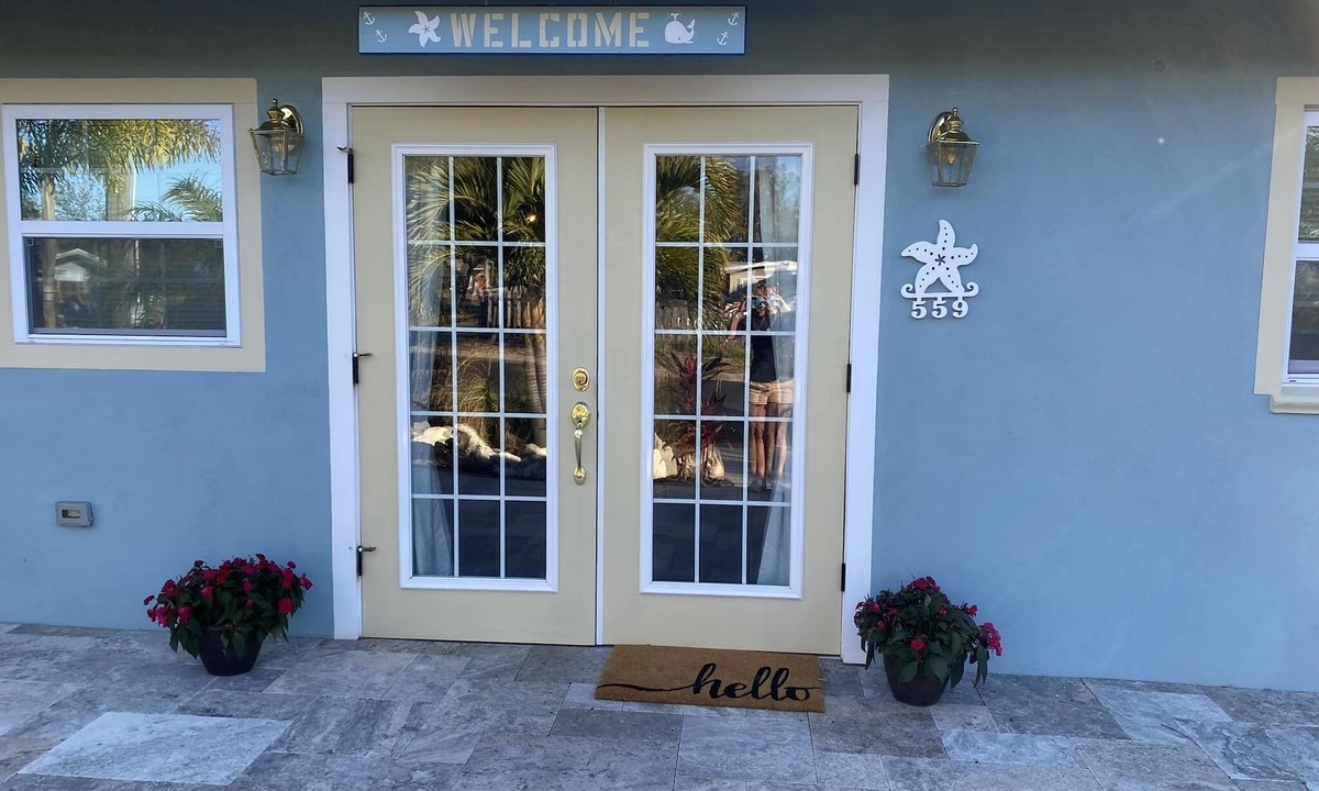 Dunedin House | Lovely, fully furnished1 bedroom coastal cottage in Salty Dunedin, FL.