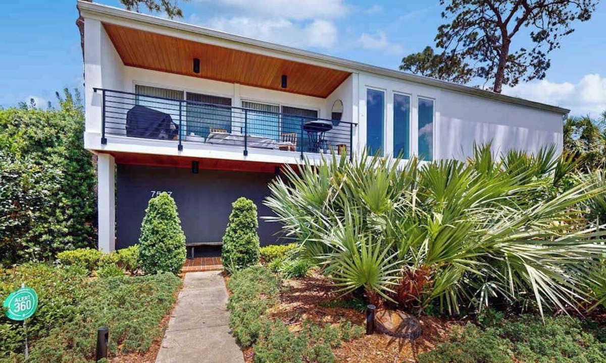 Whitfield House | Luxe bay-view escape with private pool, kayak, grill, ice box, & all-new interior
