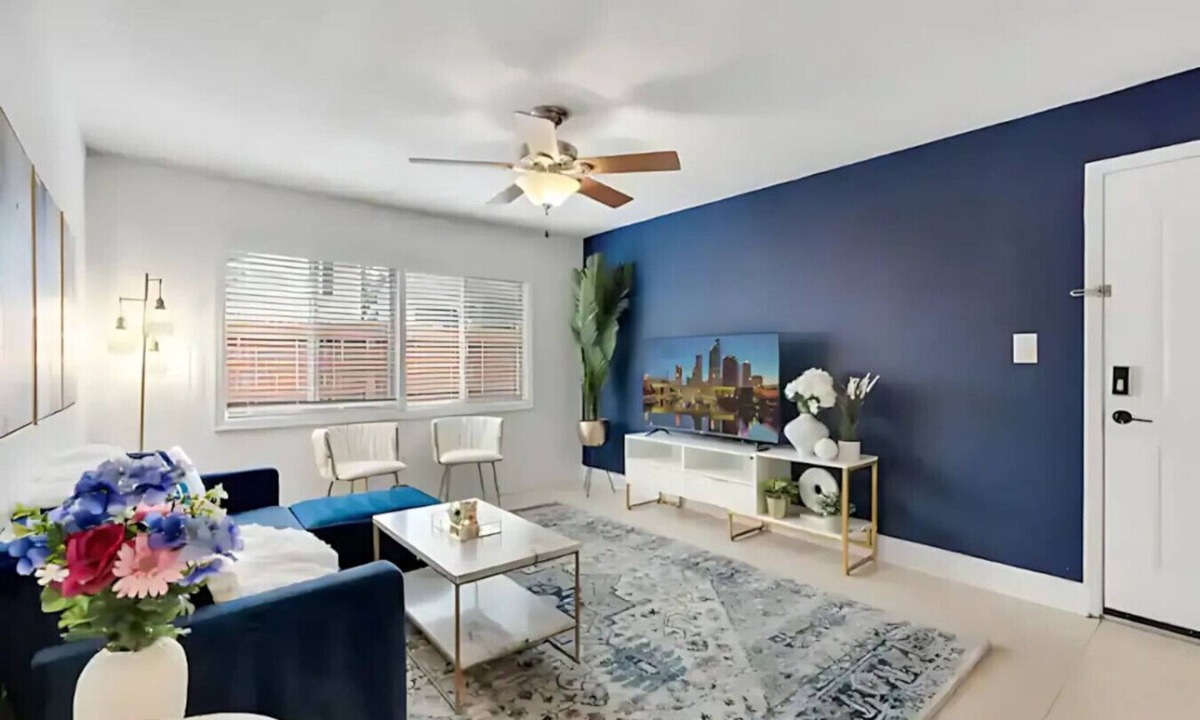 SoHo Apartment | Luxe Bayshore Escape | Pool, Gym, & Parking