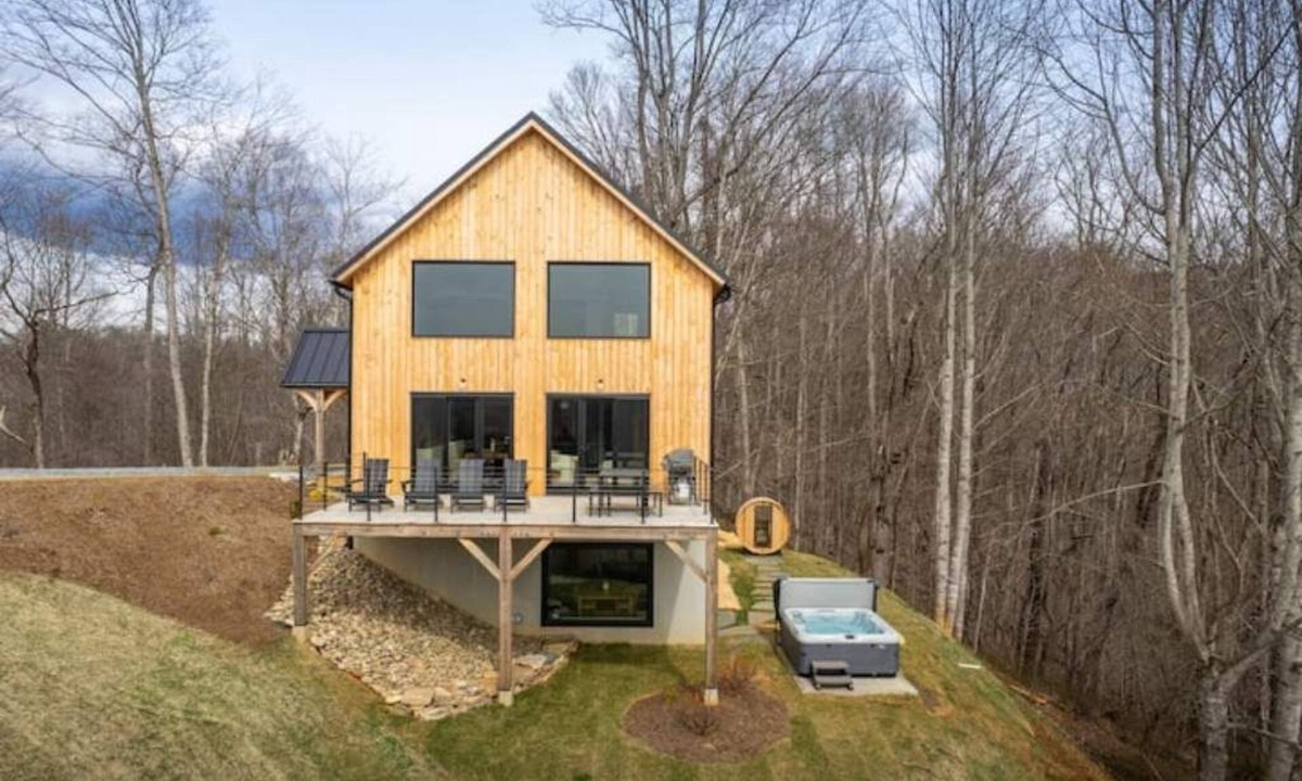 Vilas House | Luxe Mountaintop Sanctuary+Sauna+Hot Tub+EVCharger