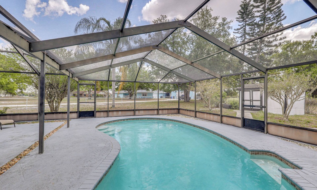 Wimauma House | Luxe Wimauma Home w/Pool & Lake Views!