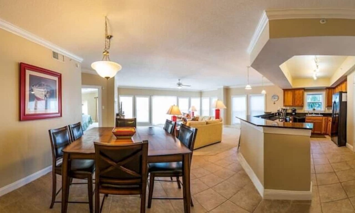 Mexico Beach Condo | Luxurious and huge 3 BD/3 BA Directly across from Beach! Pool Outside your Door!