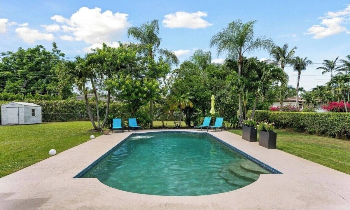 Delray Beach House | Luxurious home wirh private pool in beautiful Delray Beach upscale neighborhood