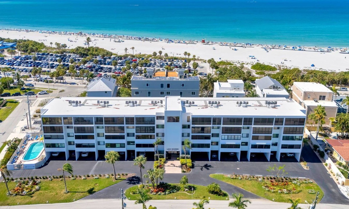 Sarasota Condo | Luxurious Living Steps to Lido Beach & Walking Distance to St. Armands Circle
