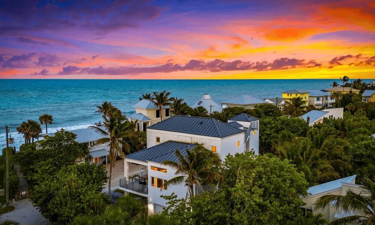 Summerplace House | Luxurious Retreat At The Whispering Palms