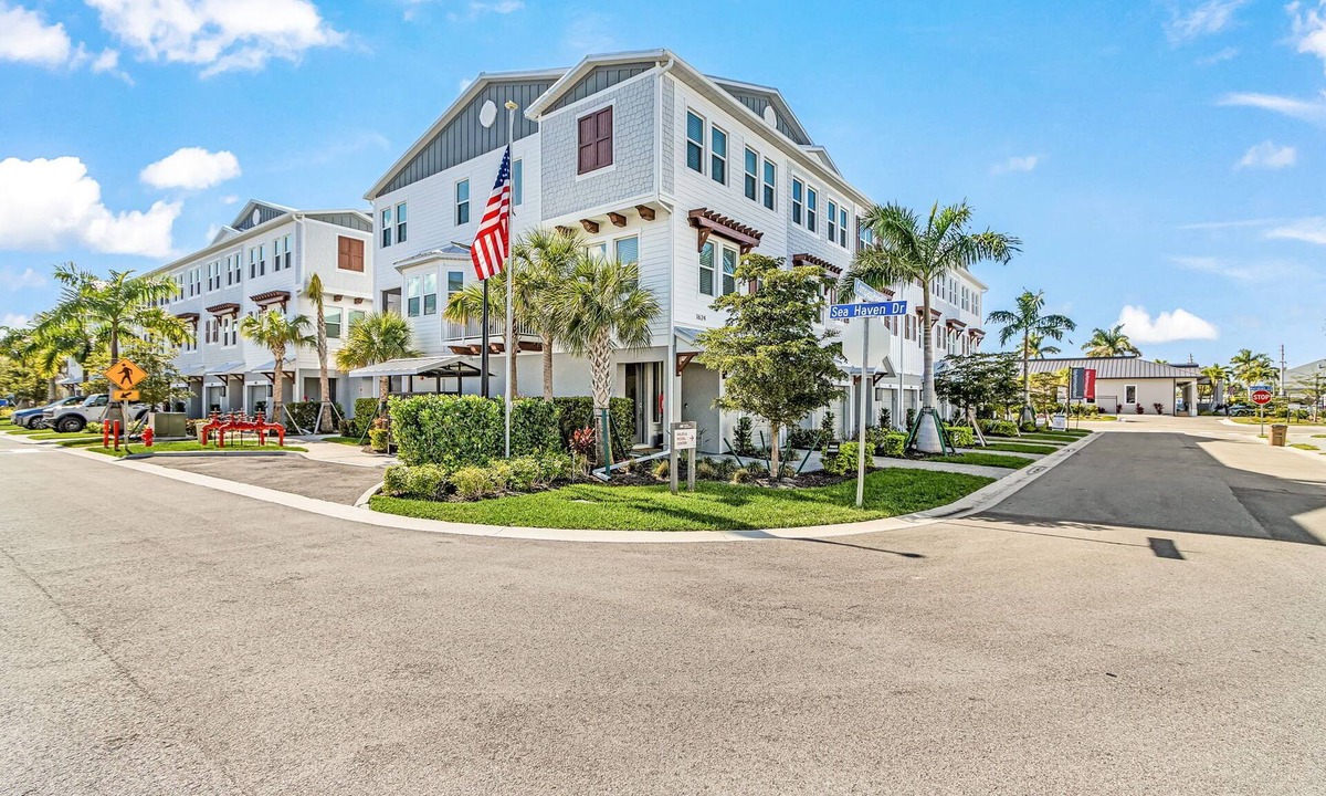 Punta Gorda House | Luxurious Townhome, Private Elevator & Resort Style Pool, 4 Bedrooms/3 Bathrooms