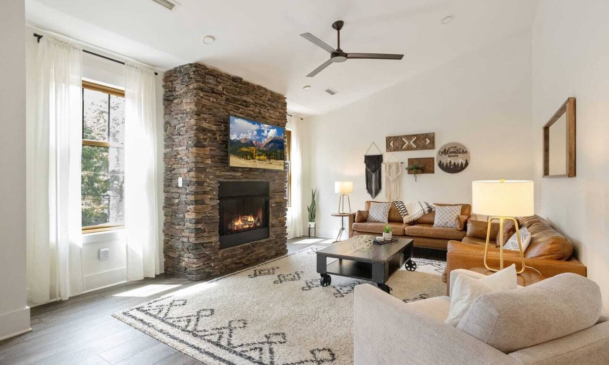 Blowing Rock Condo | Luxury 2BR Condo in Heart of Downtown Blowing Rock w/Balconies & Parking!