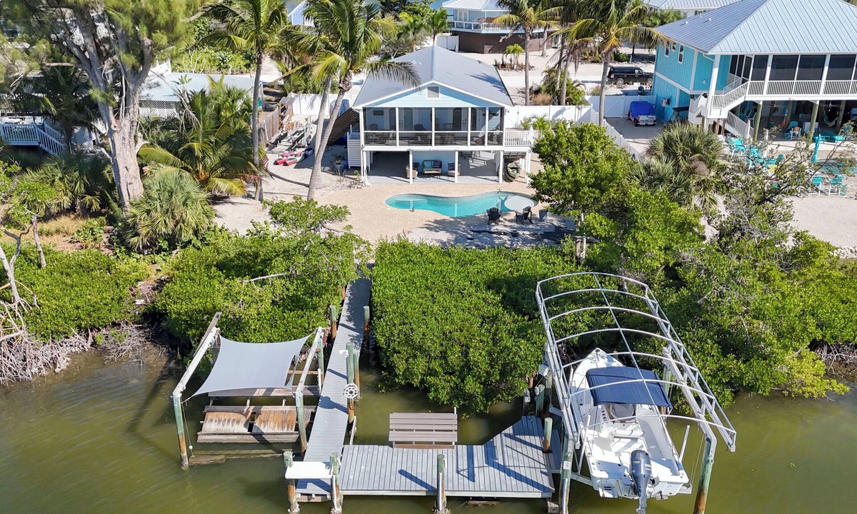 Palm Island House | Luxury 3 bedroom pool home on Bocilla Lagoon!