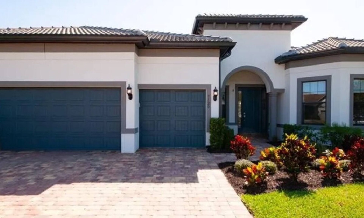 Rural Estates House | Luxury 3 Bedroom Retreat w/ Pool Near Naples Beaches. Family-Friendly Community.