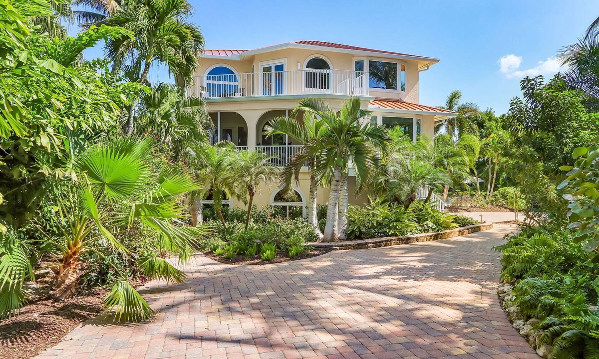 Captiva House | Luxury 5BR Gulf-View Home with Private Pool, Spa & High-Tech Entertainment