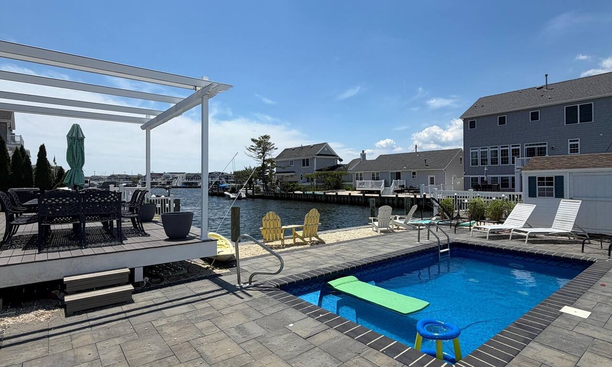 Ocean Beach III House | Luxury 6 BR Bayfront Retreat with Heated Pool, Sleeps 14, Minutes to Beach