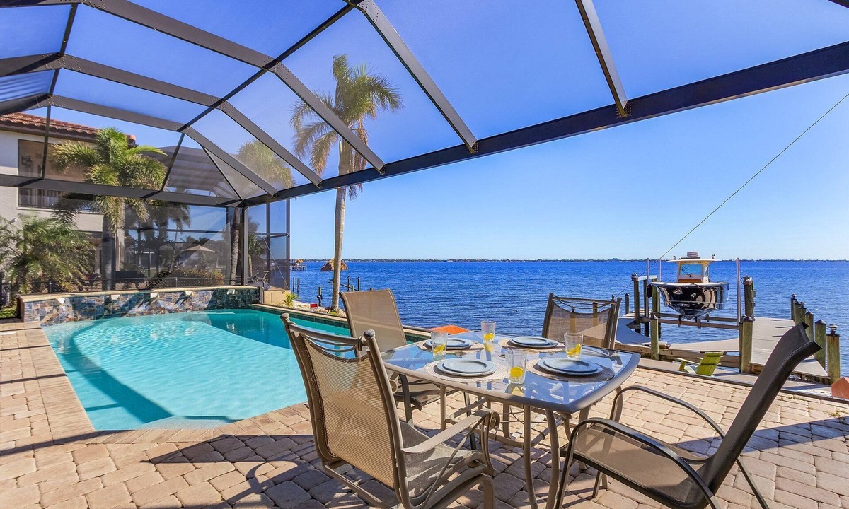 Caloosahatchee House | Luxury and Elegance! Stunning Riverfront view, Heated Pool - Bayview - Roelens