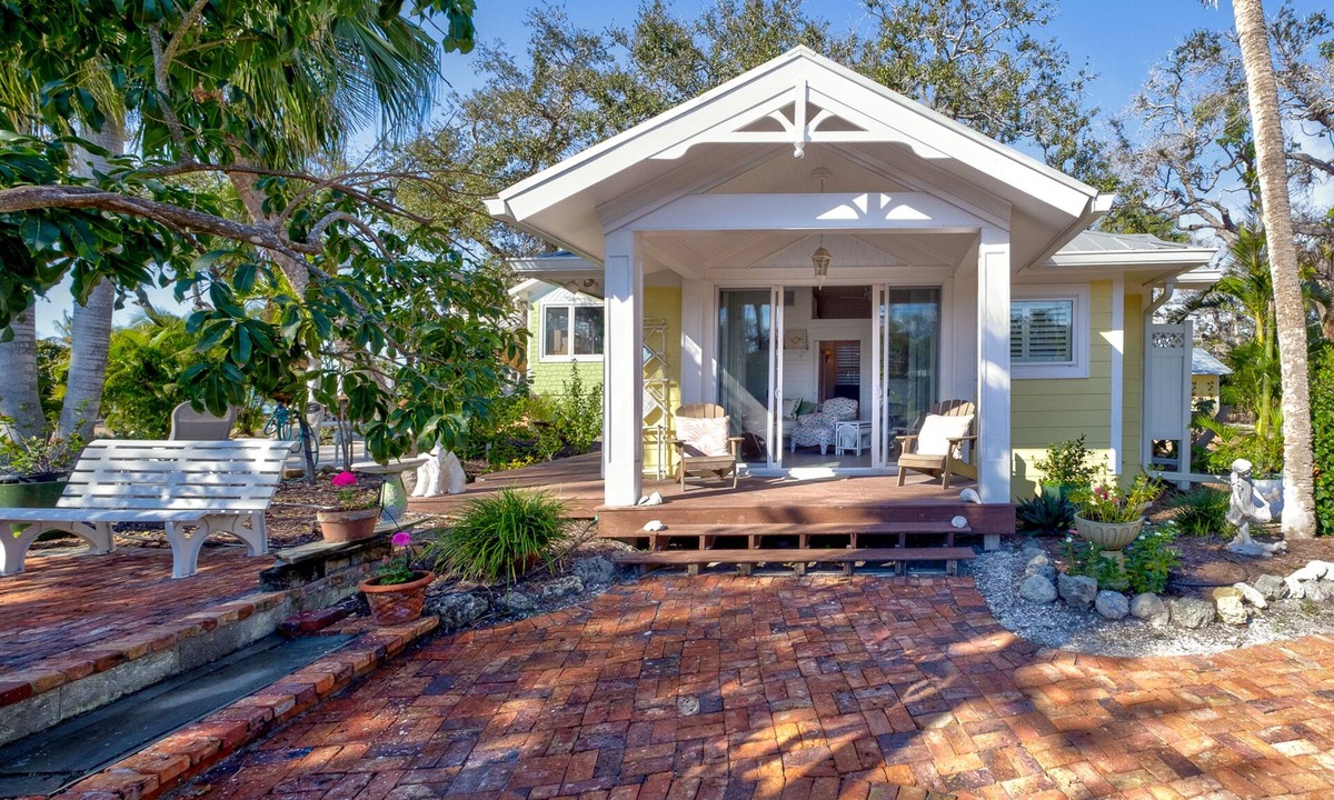 Siesta Key Cottage | Luxury Beach Cottage on Siesta Key: Perfect Getaway, private pool.