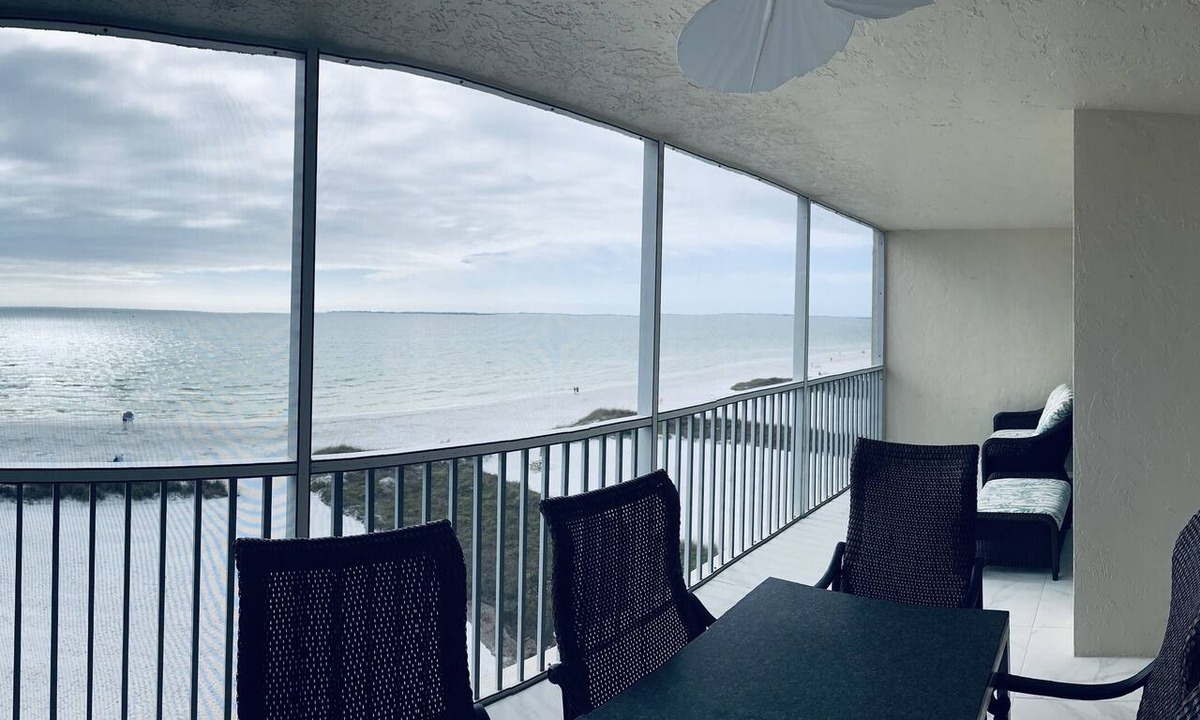 Fort Myers Beach Condo | Luxury Beachfront 5th Floor, 2 Bedroom (King, Full, Twin Bunks) Sleeps 6