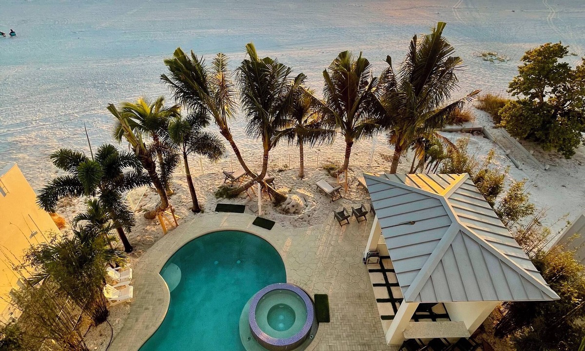 Mid Island House | Luxury Beachfront Home - Rooftop Deck - Pool & Spa
