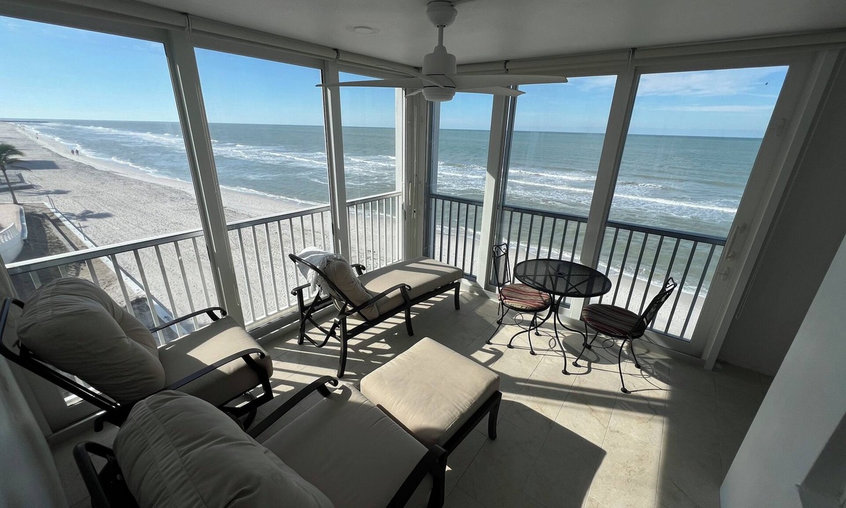 Moorings Condo | Luxury Beachfront Condo Gulf Shore Blvd, Park Shore Naples