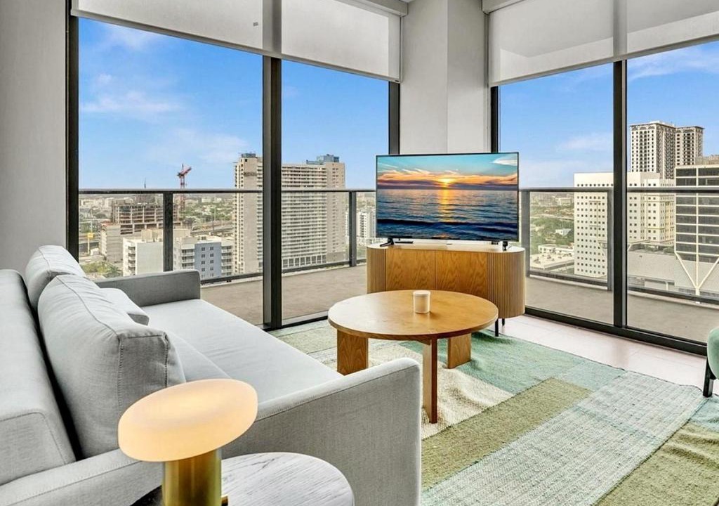 Downtown Miami Apartment | Luxury Downtown One-Bedroom with Rooftop Pool