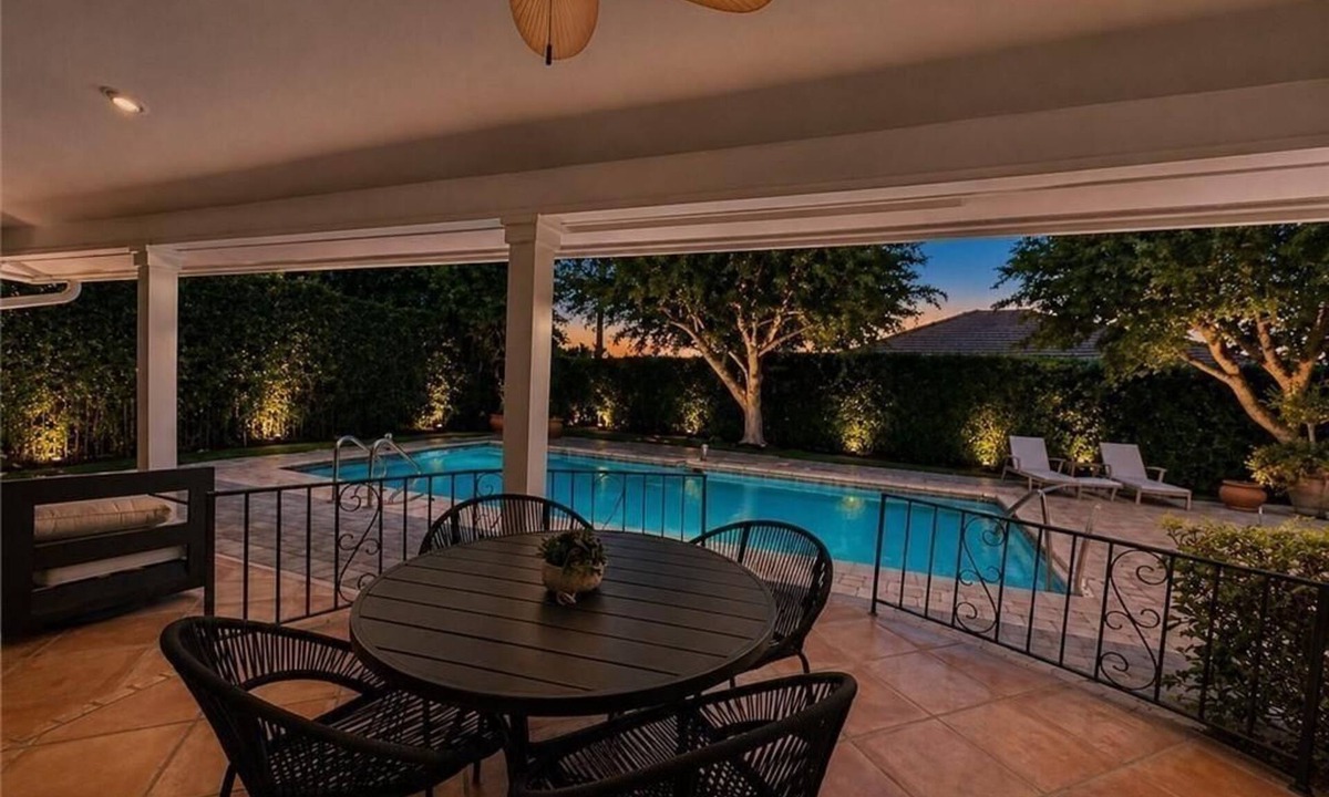 Park Shore House | Luxury exquisite rental property at Moorings in Naples Florida 30 day minimum