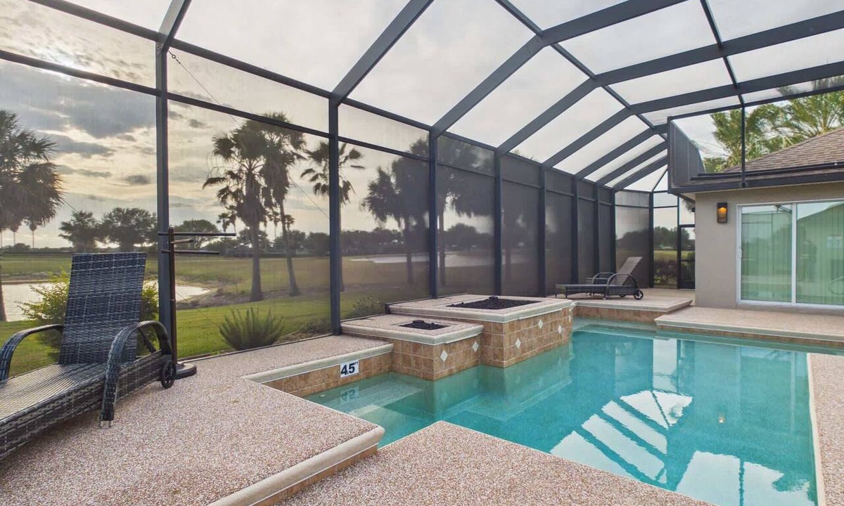 Gilchrist Villa | Luxury Golf & Waterfront Retreat with Golf Cart