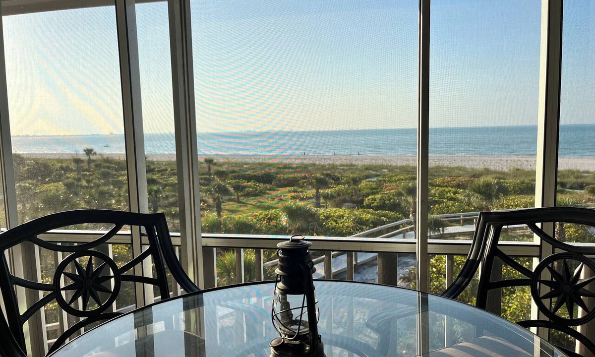 Sanibel Condo | Luxury Gulf View Condo + Steps to the Beach