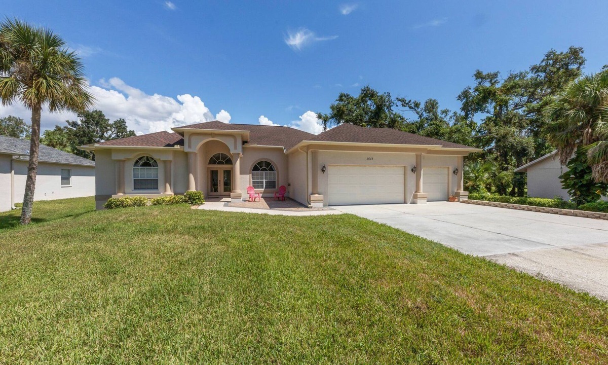 Englewood Villa | Luxury home 3 King suites,private setting, pool,1 mile to beach, weekly discount