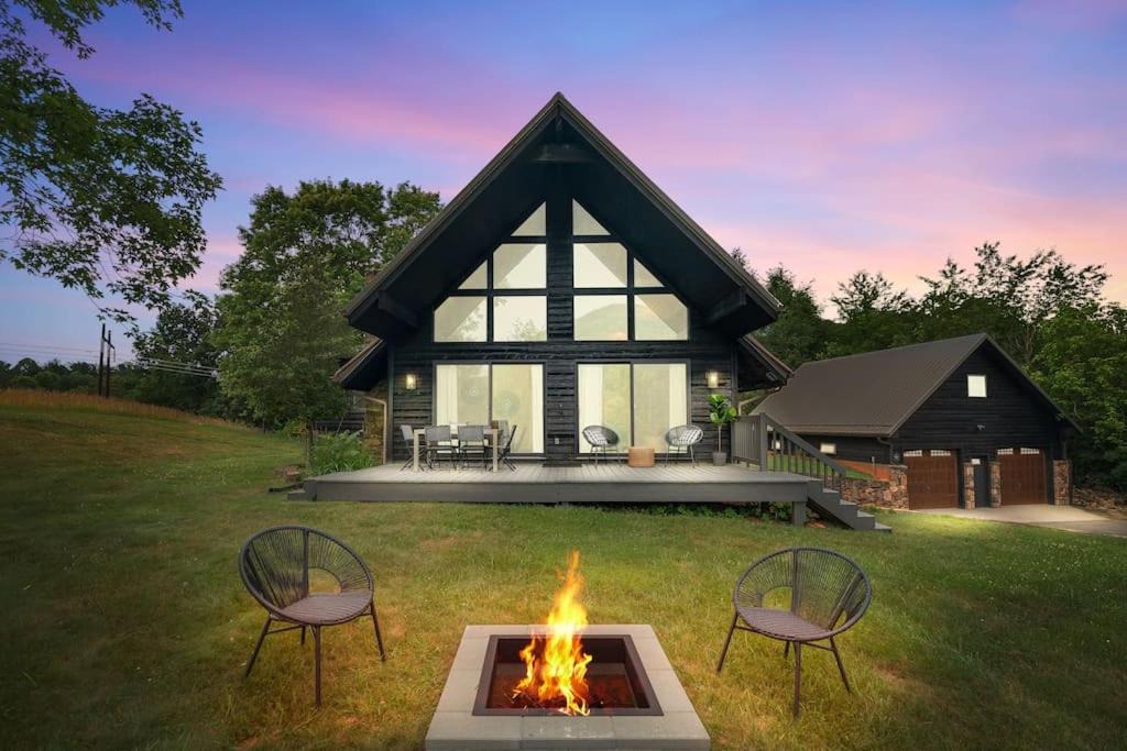 Leicester House | Luxury Modern Mountain Retreat near Asheville with Hot tub