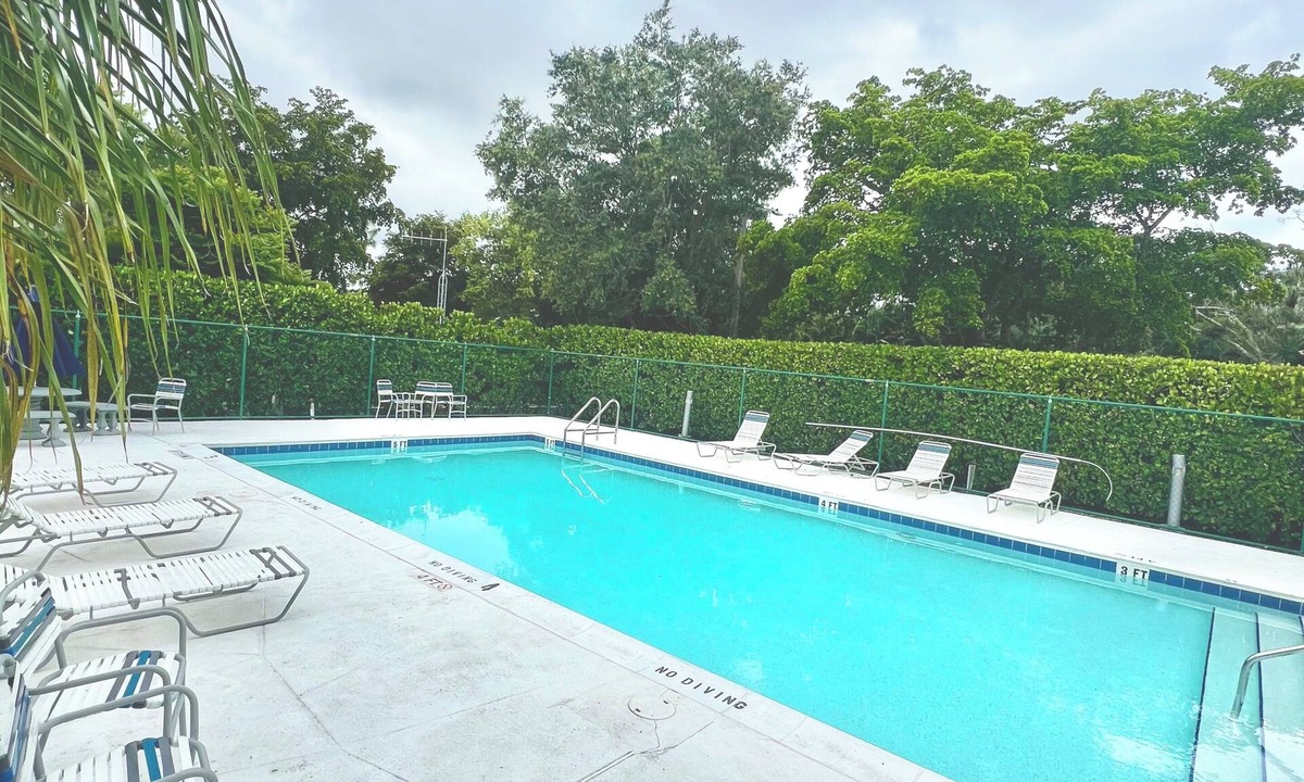 Central Naples House | Luxury Naples House 10 mins to Beach & 5th Ave Community Pool and Gulf Access
