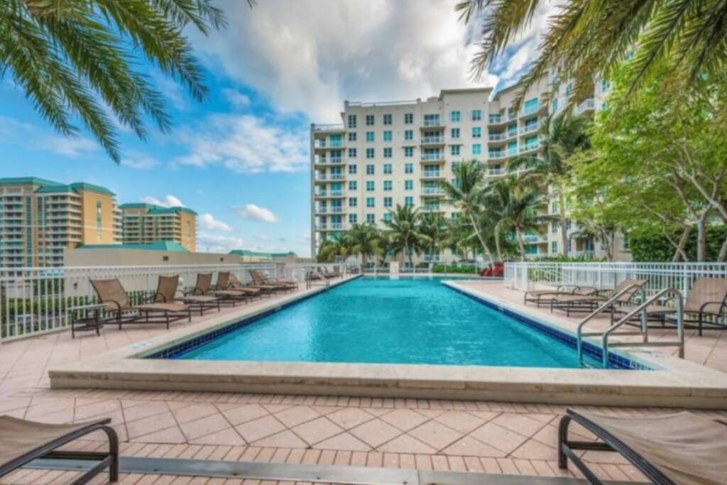 Boynton Beach Condo | Luxury Near the Beach! BEACH PASS INCLUDED!