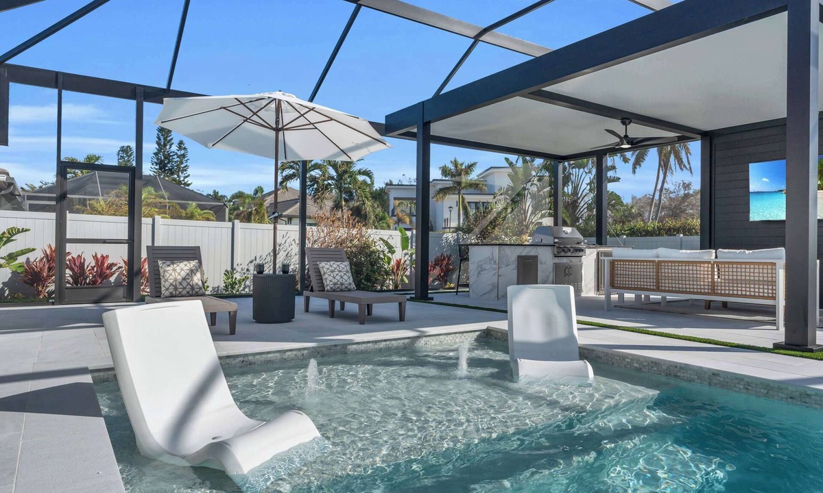 Bonita Springs House | Luxury Oasis w/Heated Pool & Outdoor Kitchen