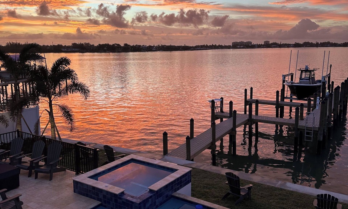 Fort Pierce House | Luxury Paradise on the Intercoastal water.