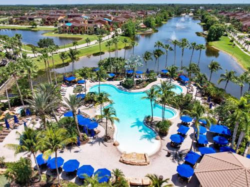 Biggar House | Luxury Paseo Townhome Pool Bars and Beaches