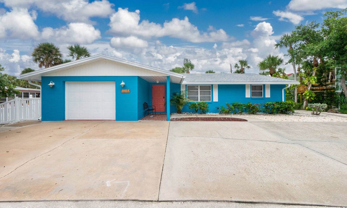 Englewood House | Luxury PRIME Location! Approx 60 Steps to PRIVATE BEACH Dogs OK prior permission