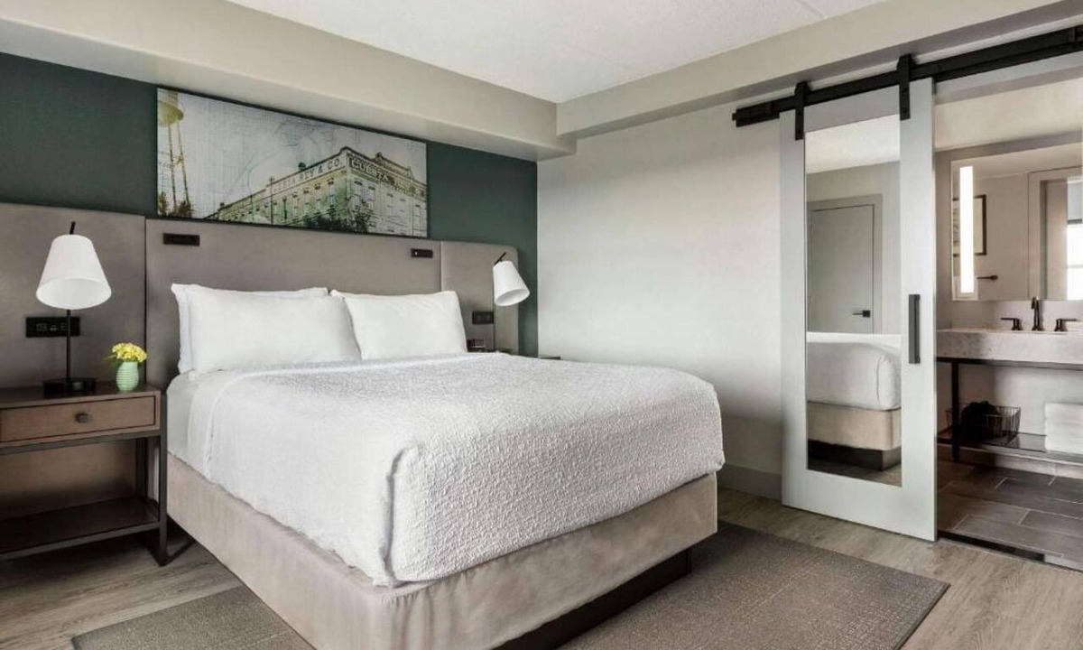 Westshore Hotel | Luxury Retreat In Tampa | Free Airport Shuttle