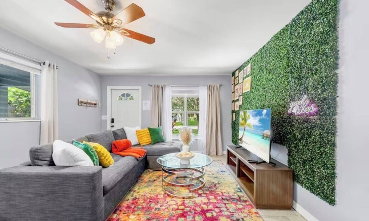 North Andrews Gardens House | Luxury Retreat Pool, Spa, Near Ocean