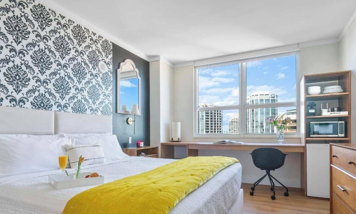 Coconut Grove Apartment | Luxury Suite w/Panoramic Views & Pool Access