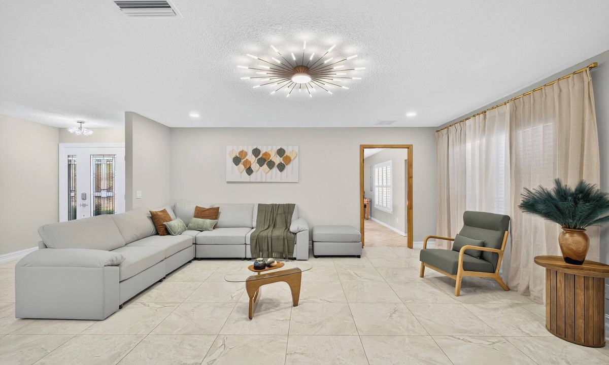 Tampa House | Luxury tampa home.Heated Pool&Game Room