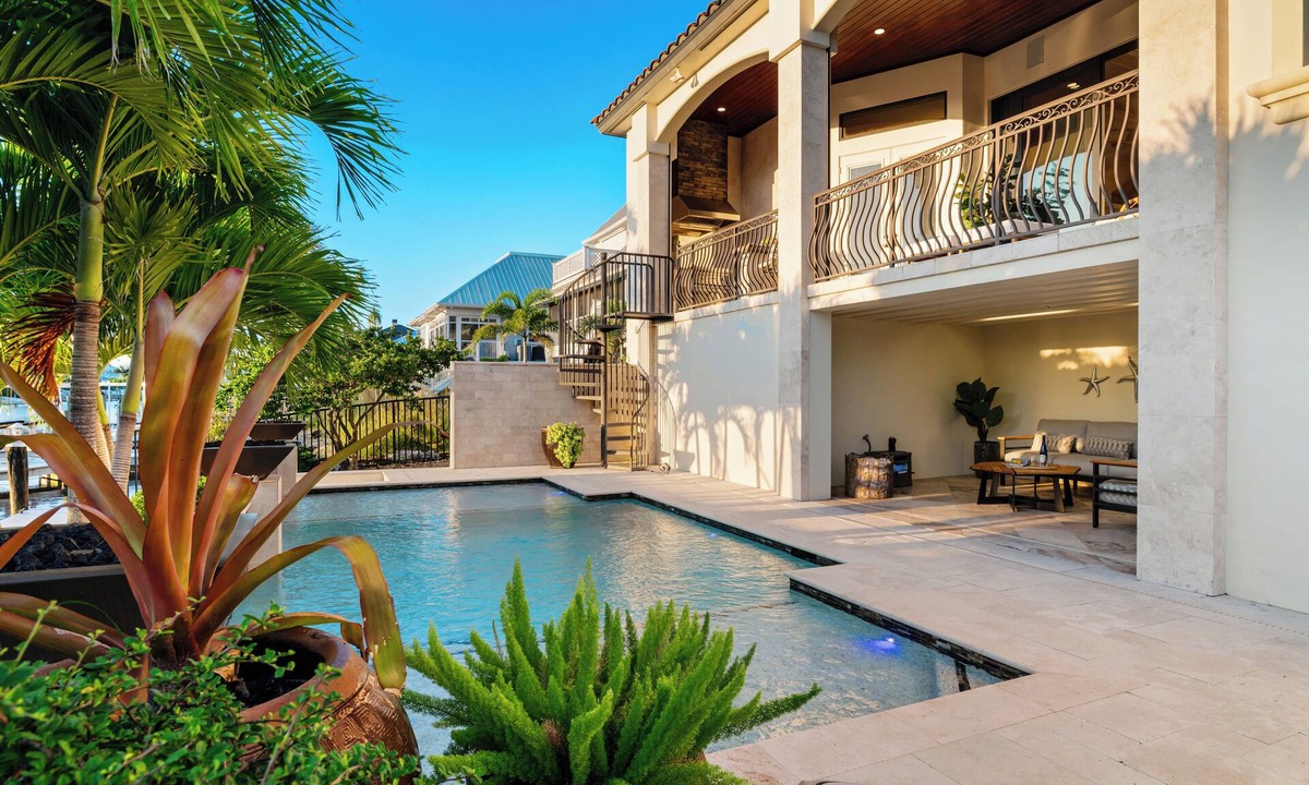 Siesta Isle House | Luxury Waterfront Home Heated Pool Gulf Access Dock Near Beach