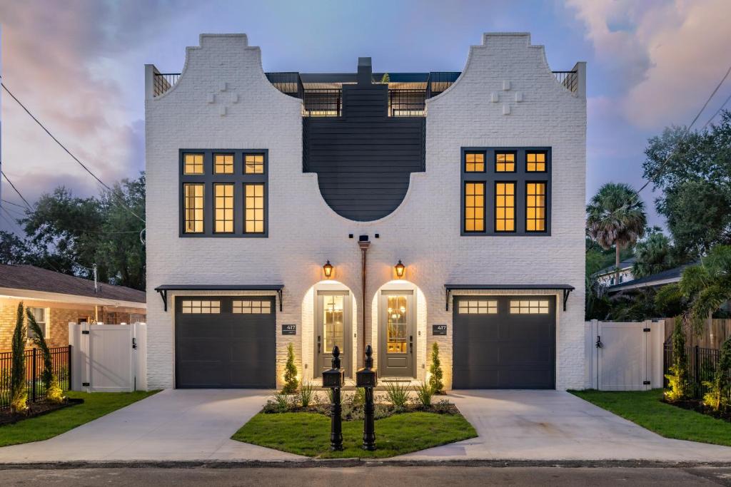 Tampa Heights Villa | Luxury Wellness Retreat with Sauna and Cold Plunge