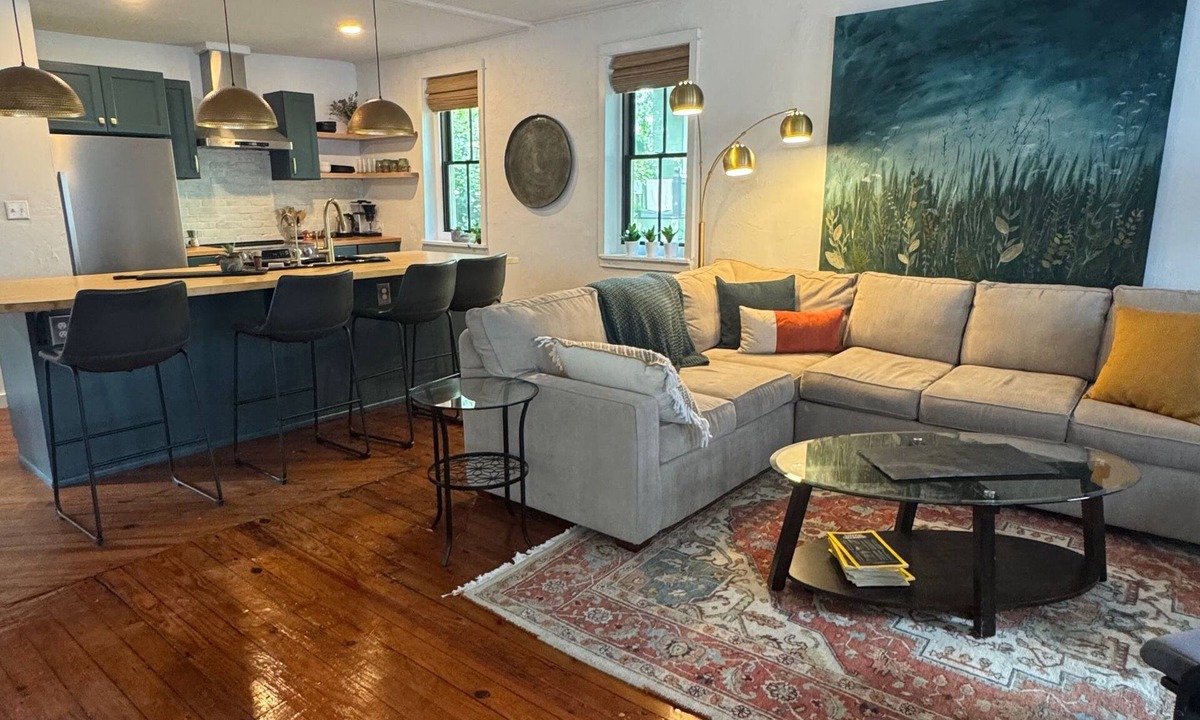 Marietta Apartment | Mack on Market - Whole Apartment in Historic Marietta