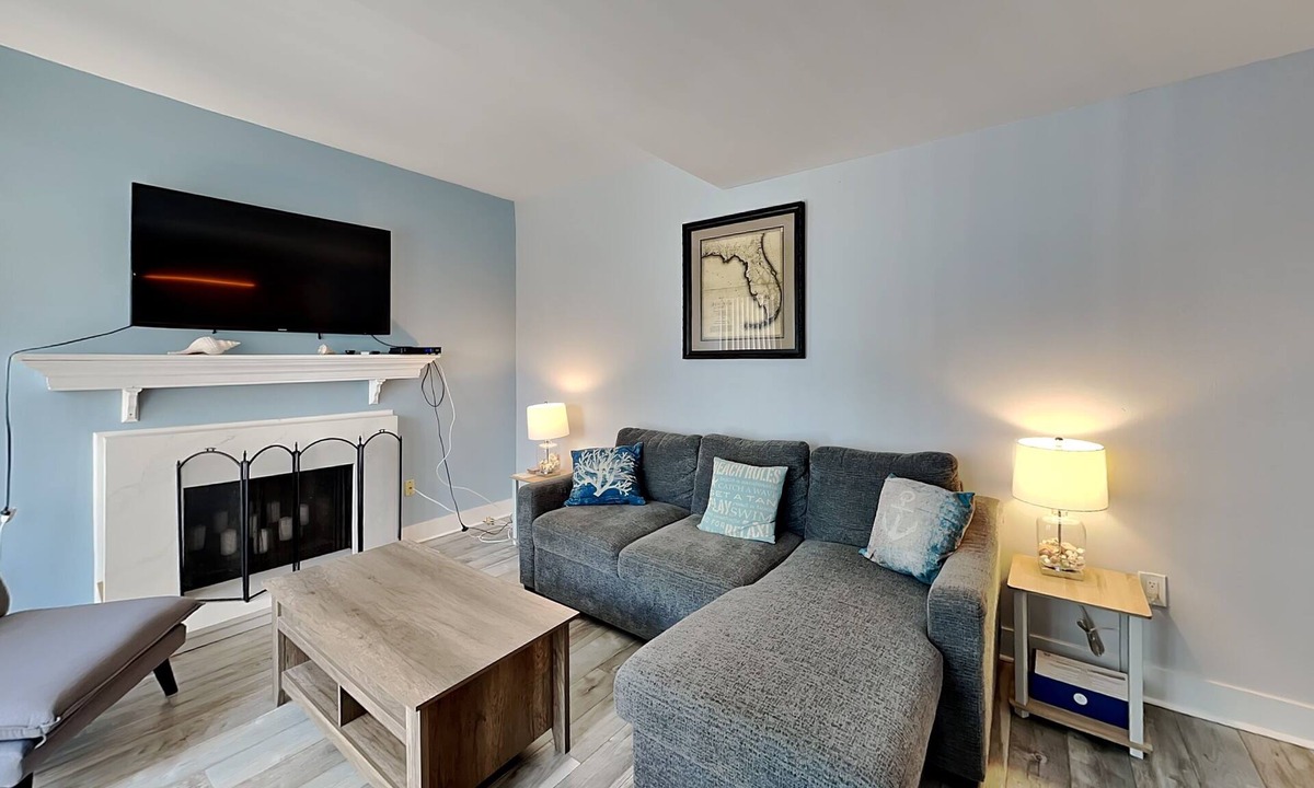 Madeira Beach Condo | Madeira Beach Yacht Club 215F | Canal-Front Balcony, Pool + Dock