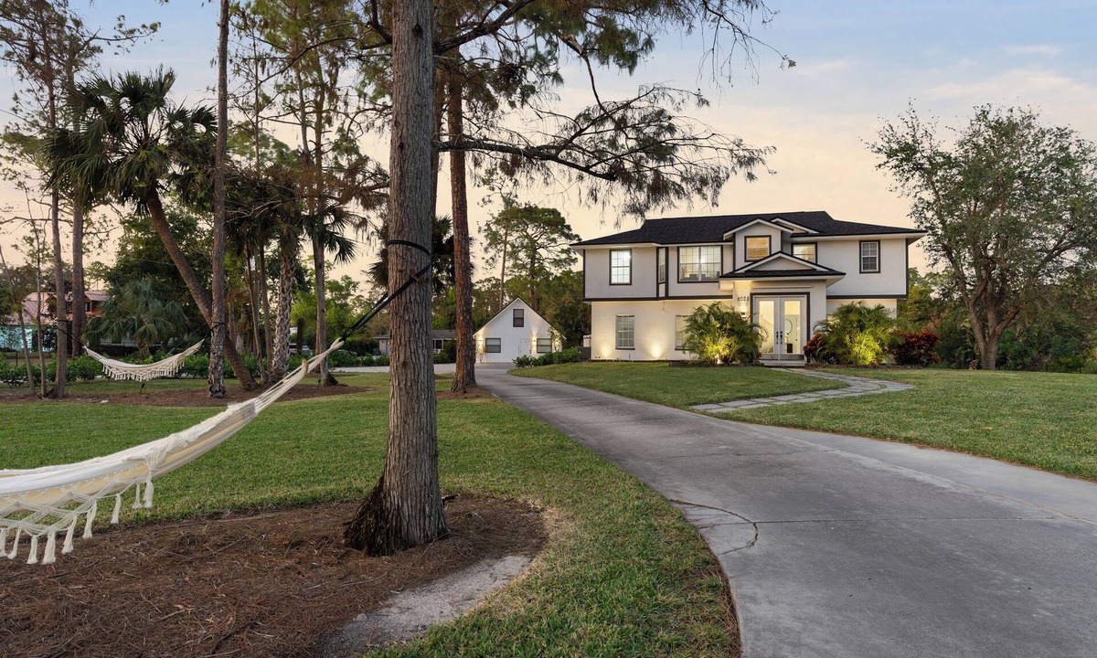 Naples House | Magical Naples Retreat – 5BR, Pool, Hot Tub & More!