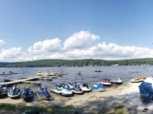 Rowland House | Magical Waterfront with 4-Season fun in Ski Resort